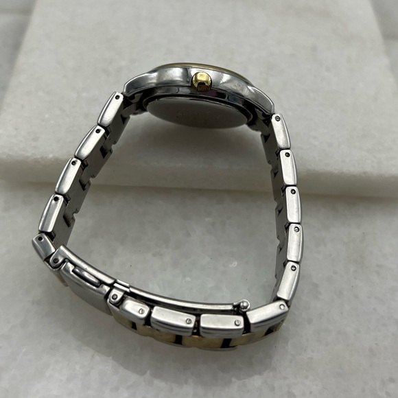 Timex Gold & Silver Watch - Picture 2 of 6